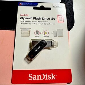 NEW IN PACKAGE!! SanDisk 64GB iXpand Flash Drive Go for iPhone and iPad.